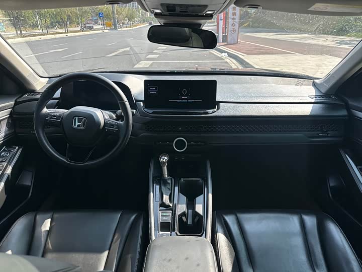 Фото 9 - Honda Accord