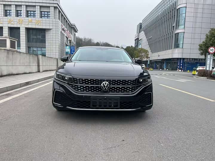 Фото 2 - Volkswagen Passat