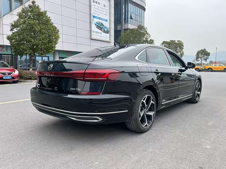 Фото 8 - Volkswagen Passat