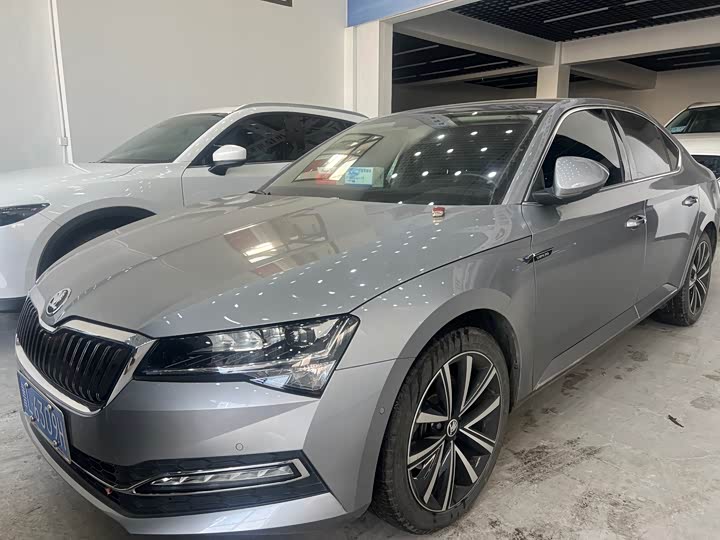 Фото 1 - Skoda Superb