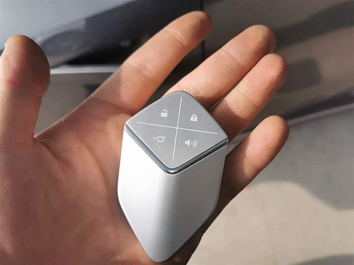 Фото 9 - Changan Deepal SL03