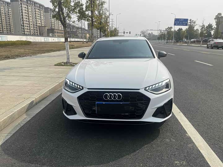 Фото 2 - Audi A4L