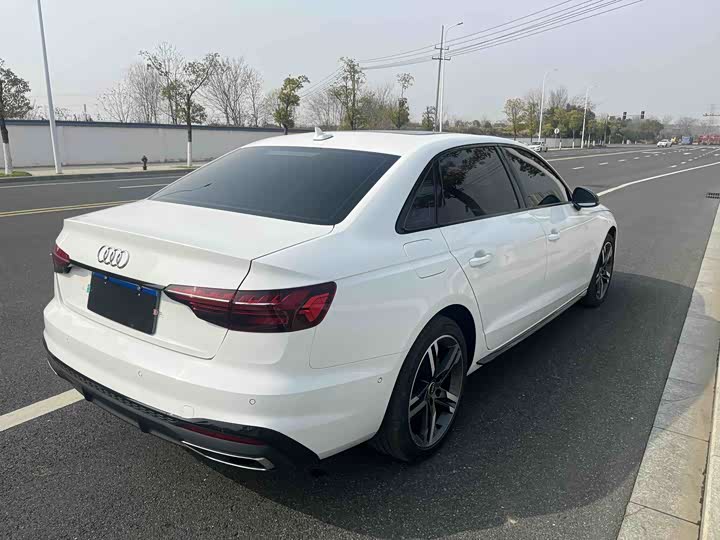 Фото 4 - Audi A4L