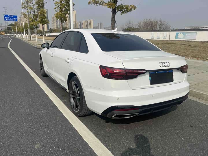 Фото 5 - Audi A4L