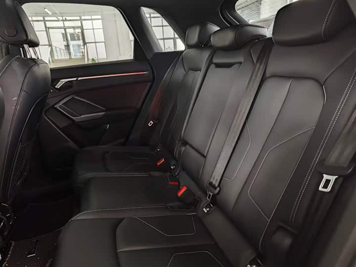 Фото 8 - Audi Q3