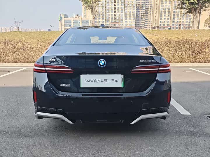 Фото 3 - BMW i5