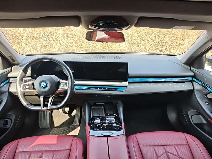 Фото 4 - BMW i5