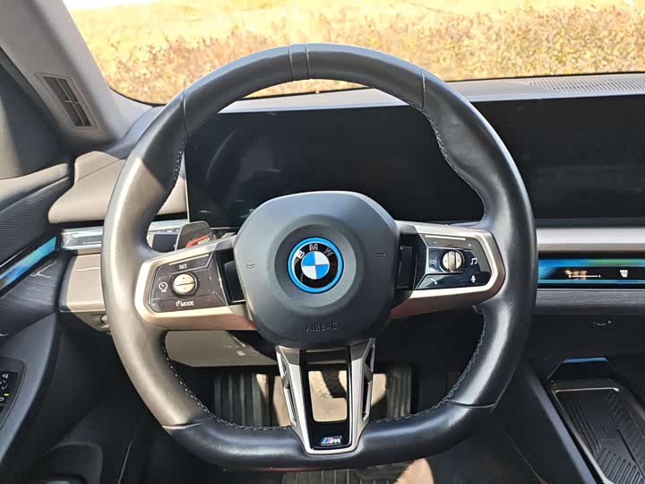 Фото 7 - BMW i5