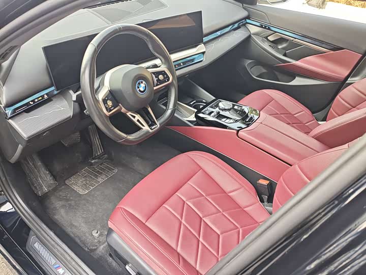 Фото 9 - BMW i5