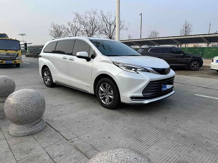 Фото 2 - Toyota Sienna