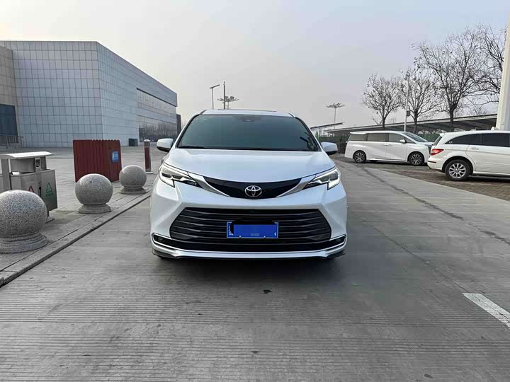 Фото 3 - Toyota Sienna