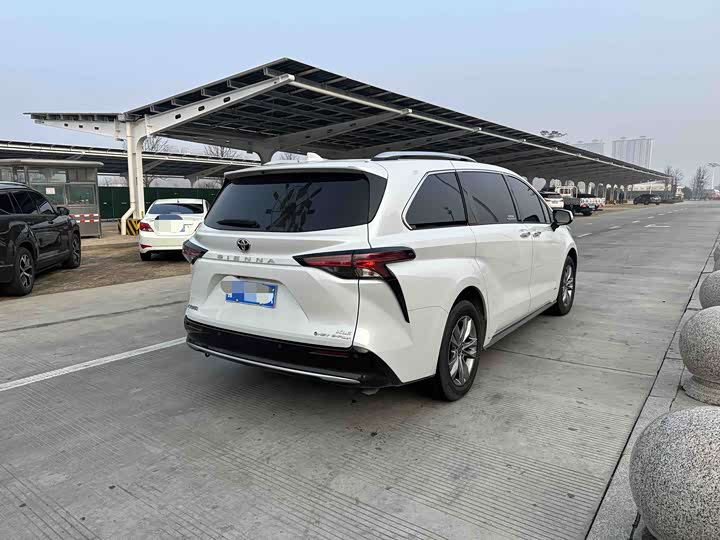 Фото 4 - Toyota Sienna