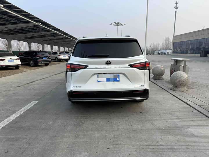 Фото 6 - Toyota Sienna