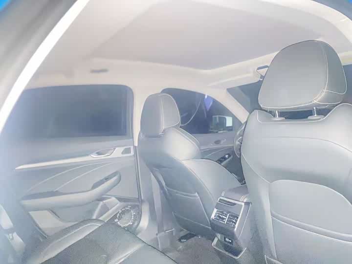 Фото 6 - Geely Preface