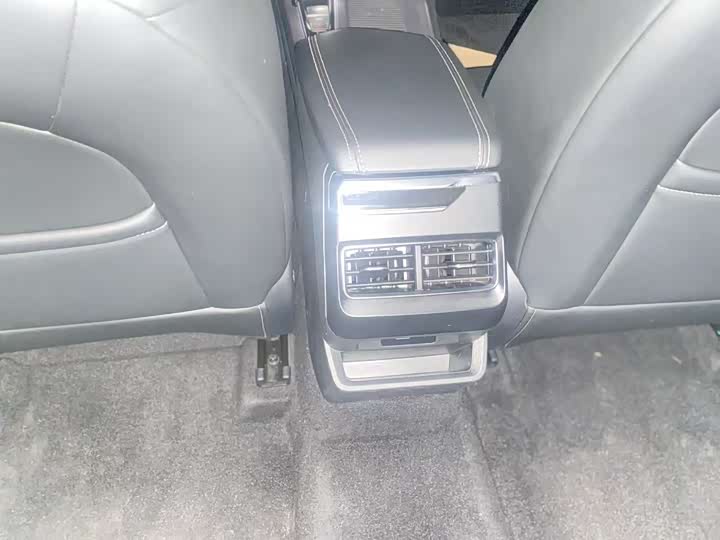 Фото 7 - Geely Preface