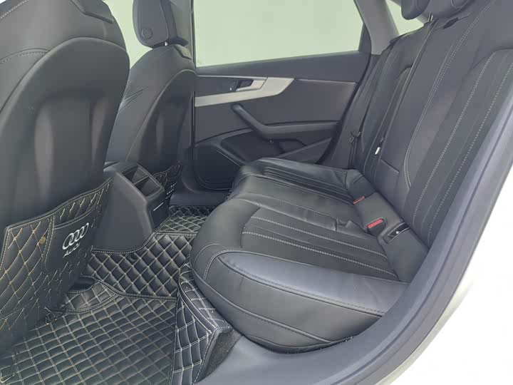 Фото 8 - Audi A4L