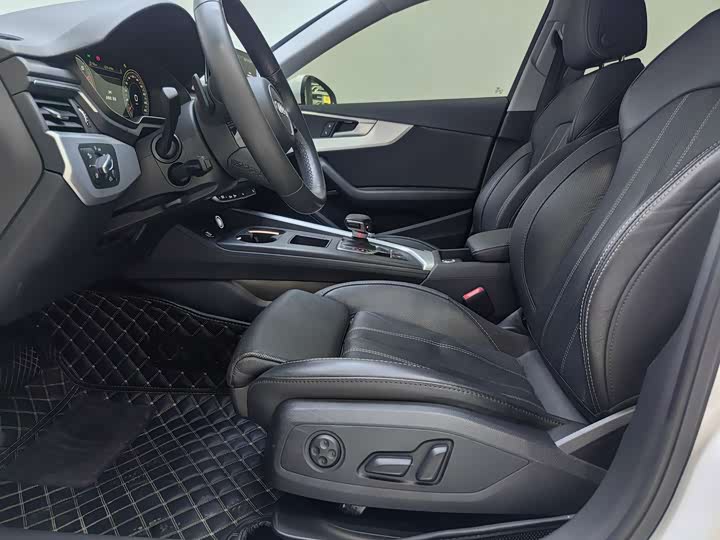 Фото 9 - Audi A4L