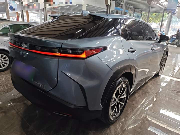 Фото 7 - Lexus RZ