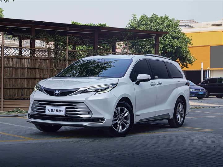 Фото 1 - Toyota Sienna