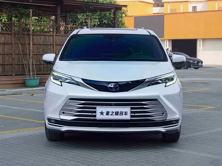 Фото 3 - Toyota Sienna