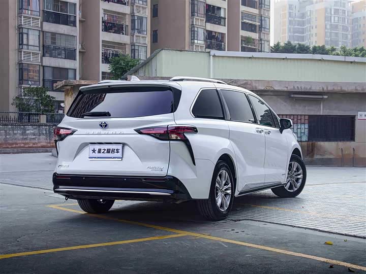 Фото 4 - Toyota Sienna