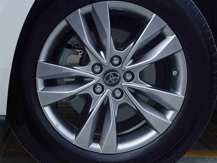 Фото 8 - Toyota Sienna