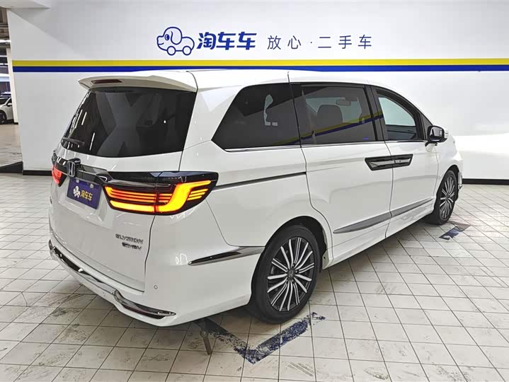 Фото 3 - Honda Elysion