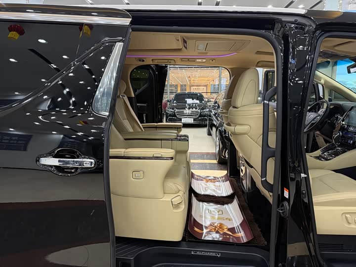 Фото 9 - Toyota Alphard