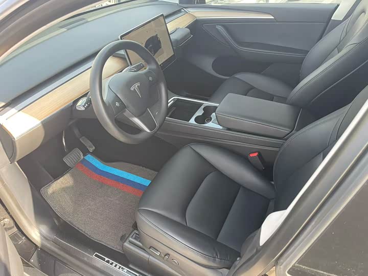 Фото 6 - Tesla Model Y