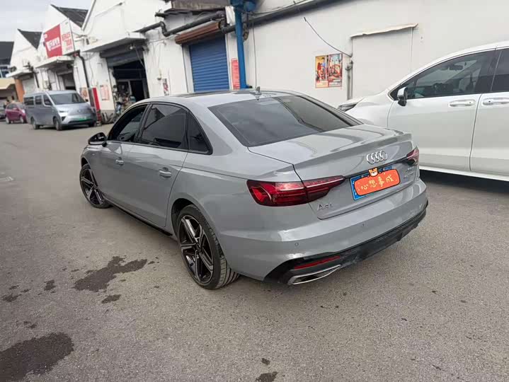 Фото 4 - Audi A4L