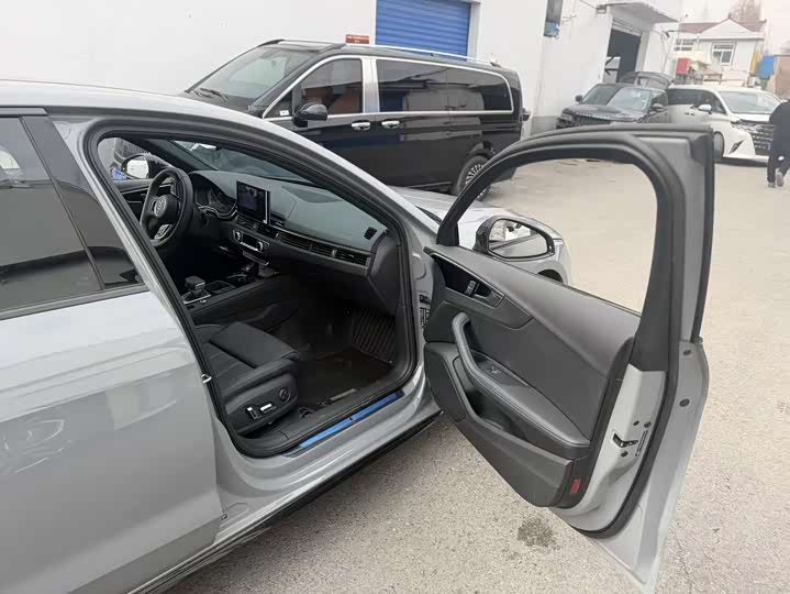 Фото 6 - Audi A4L