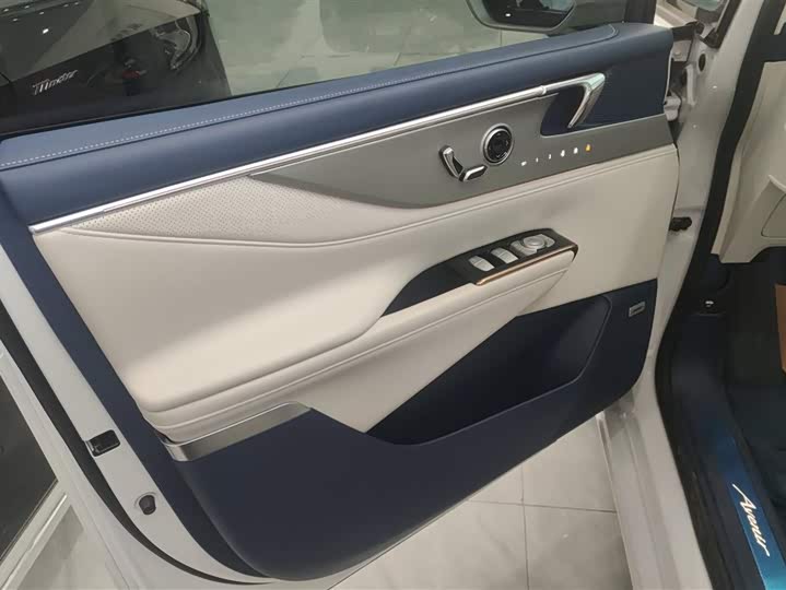 Фото 7 - Buick GL8 Hybrid