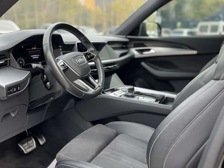 Фото 6 - Audi Q6