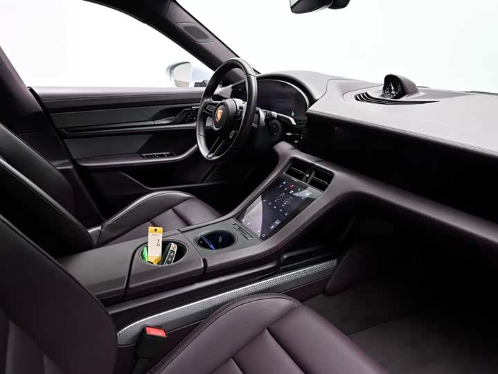 Фото 8 - Porsche Taycan