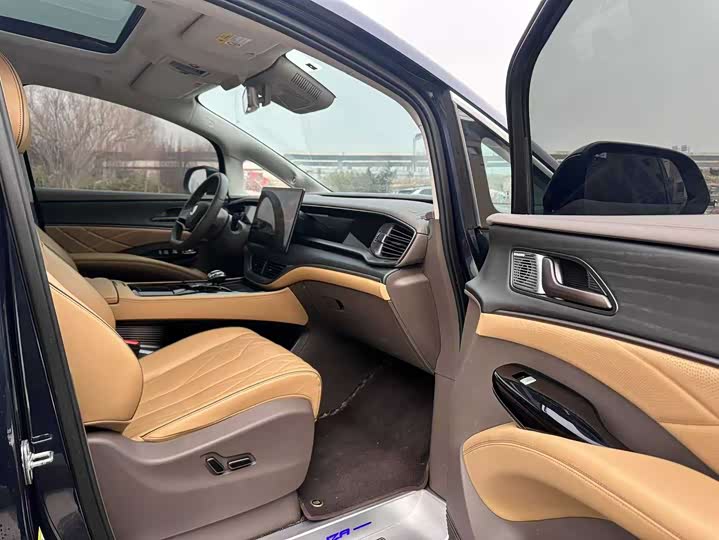 Фото 5 - Denza D9