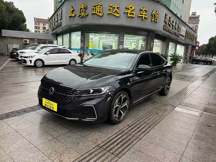 Фото 2 - Volkswagen Passat