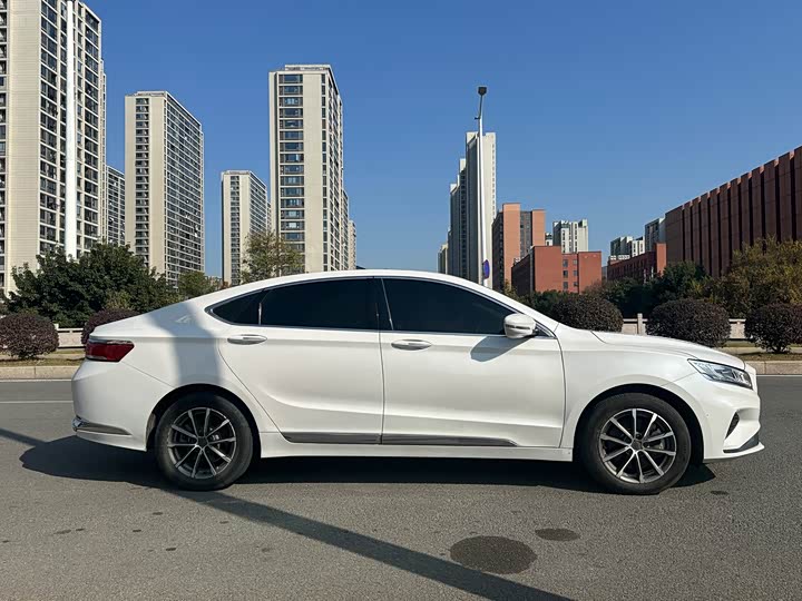 Фото 4 - Geely Emgrand GT