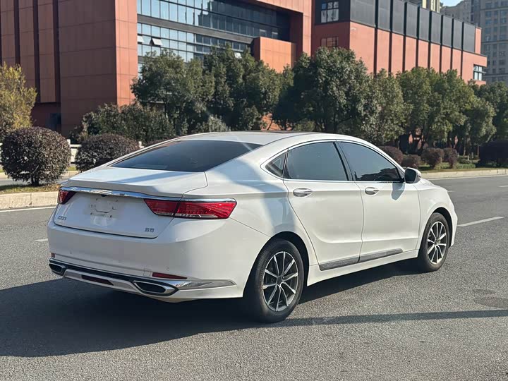 Фото 5 - Geely Emgrand GT