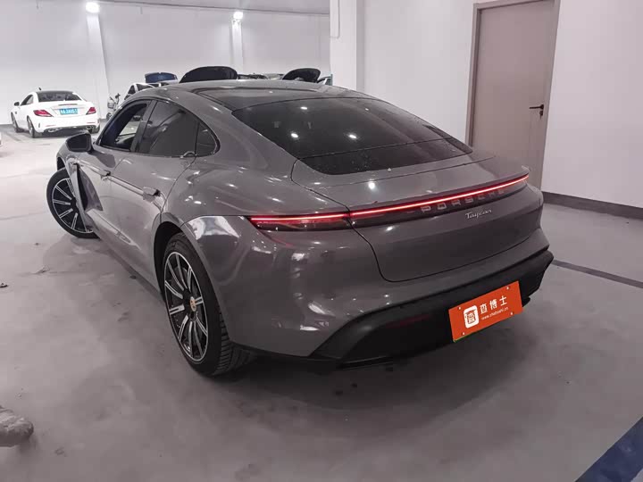 Фото 4 - Porsche Taycan