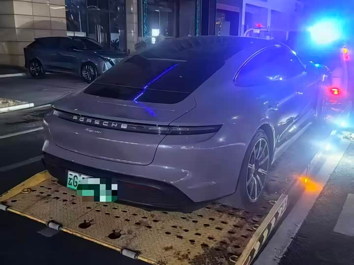 Фото 8 - Porsche Taycan