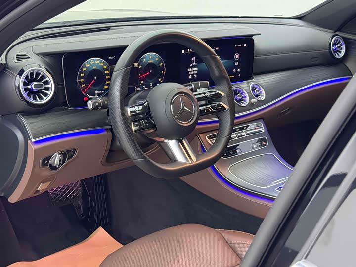 Фото 4 - Mercedes-Benz E-Class