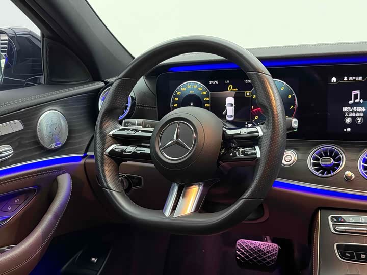 Фото 6 - Mercedes-Benz E-Class