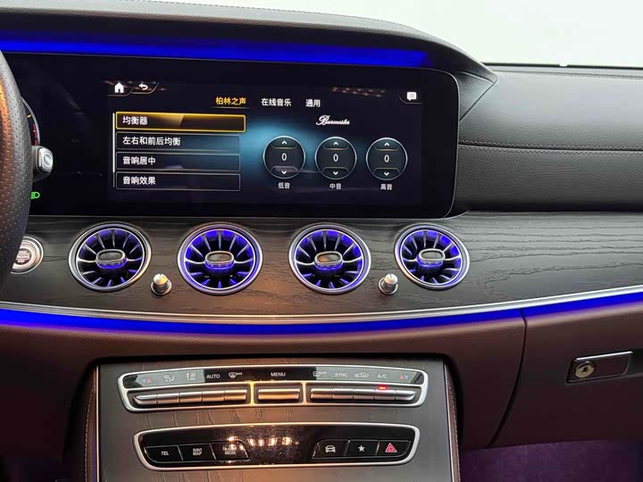 Фото 7 - Mercedes-Benz E-Class