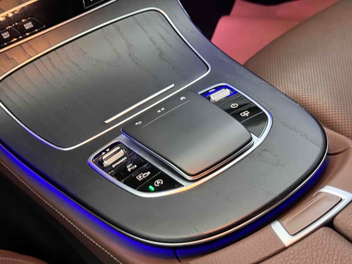 Фото 8 - Mercedes-Benz E-Class