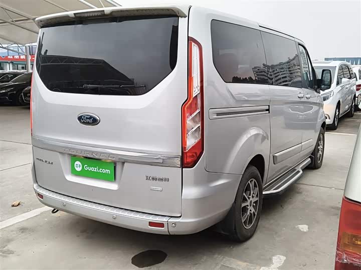 Фото 7 - Ford Tourneo