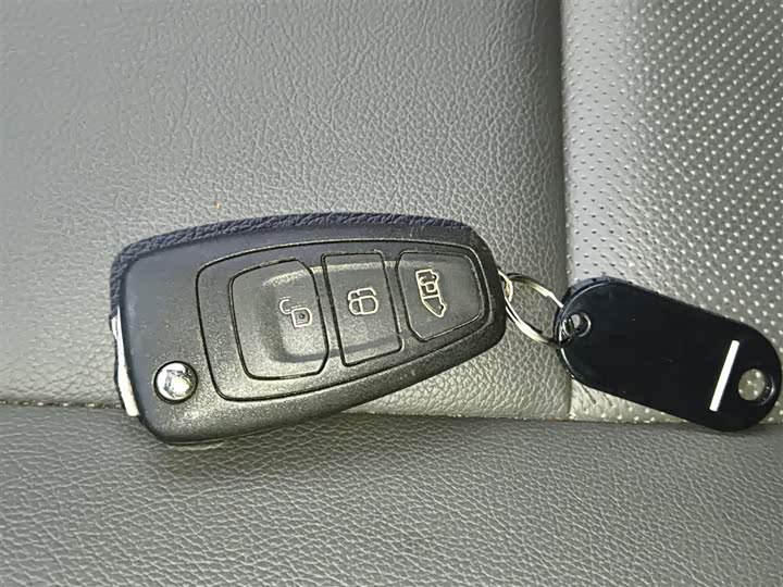 Фото 9 - Ford Tourneo