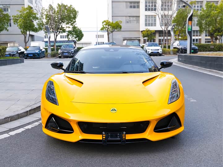 Фото 2 - Lotus Emira