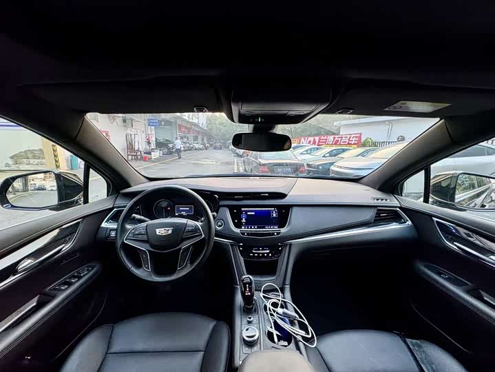 Фото 2 - Cadillac XT5