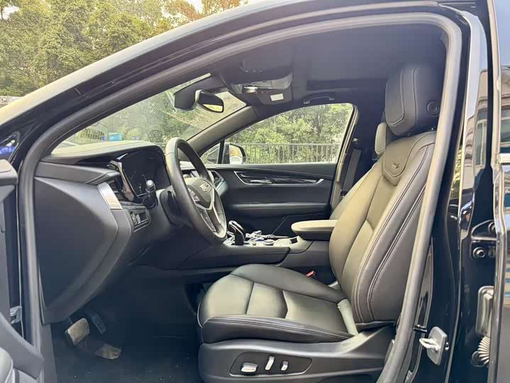 Фото 4 - Cadillac XT5