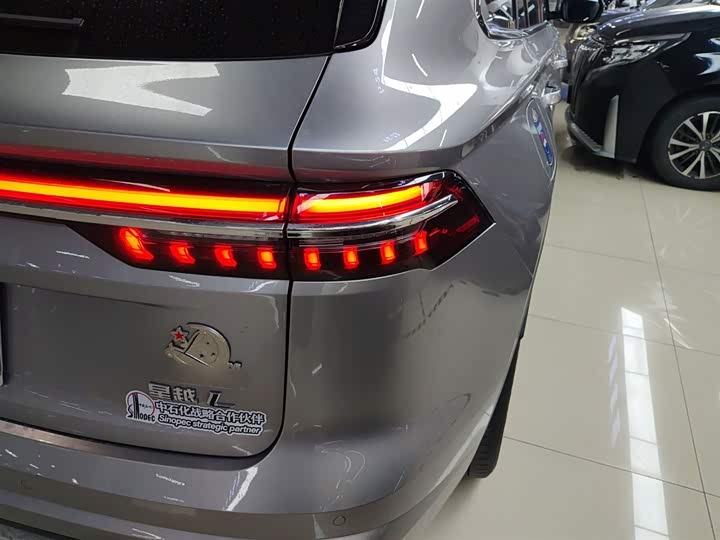 Фото 8 - Geely Monjaro